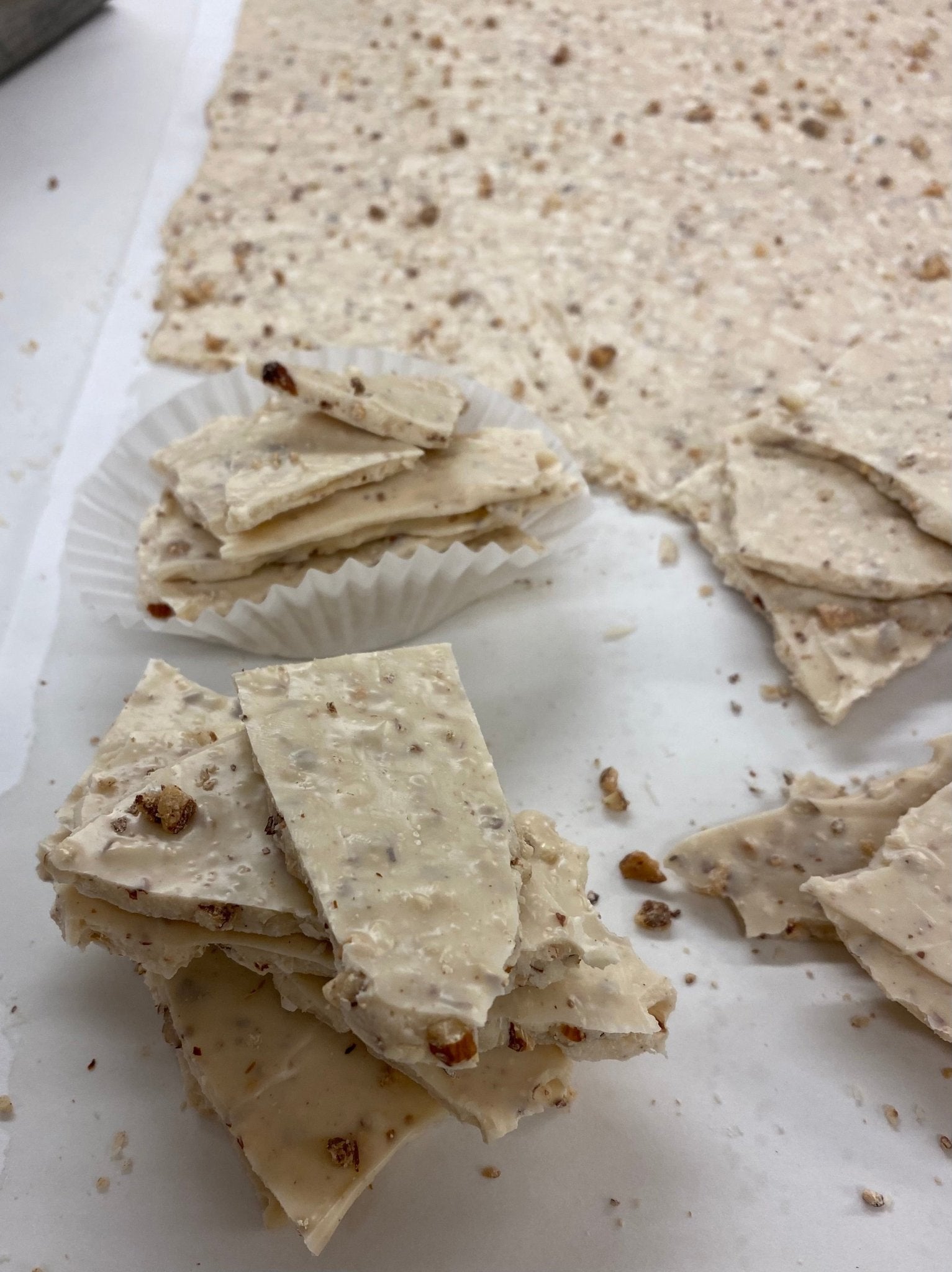 White Chocolate Almond Bark - Nandy's CandyWhite Chocolate Almond Bark